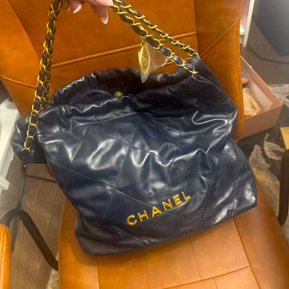 100%Authentic Chanel 22 Quilted Hobo GHW with receipt